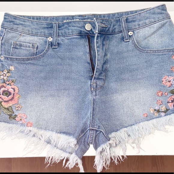 Shorts - Picture 1 of 2